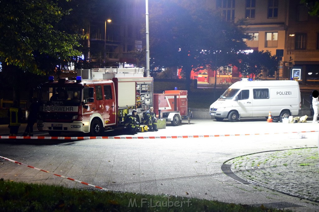 Einsatz BF Messerstecherei Koeln Neustadt Nord Eberplatz Platzmitte P150.JPG - Miklos Laubert